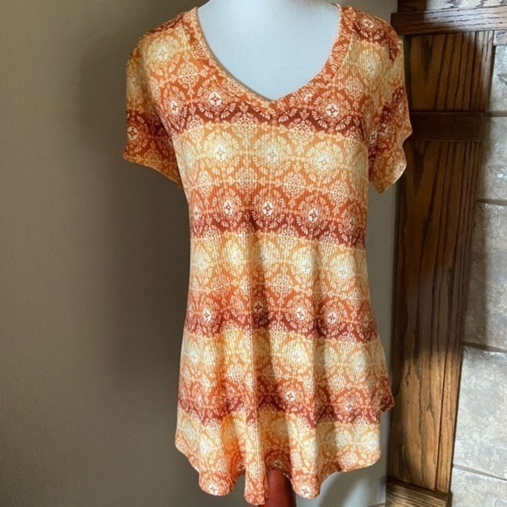 EUC-Arabesque Short-Sleeve V Neck Tee Tunic